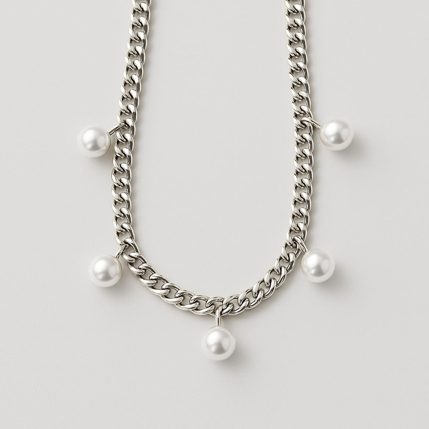 Luxe Chain Pearl Station necklace