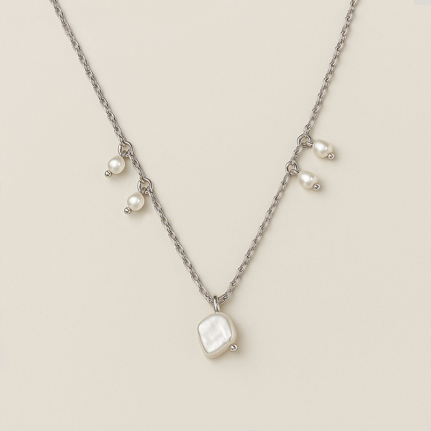 Float Pearl Necklace