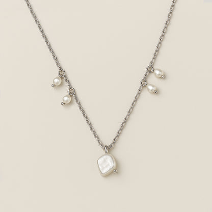 Float Pearl Necklace