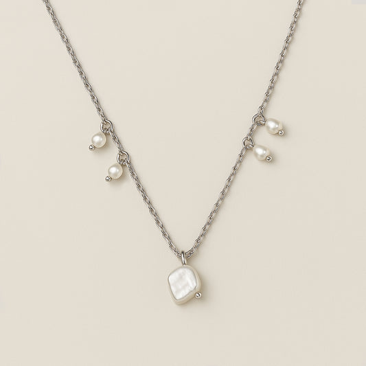 Float Pearl Necklace