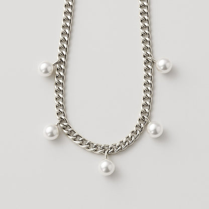 Luxe Chain Pearl Station necklace