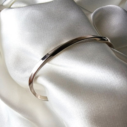 Slim twist Cuff Bracelet