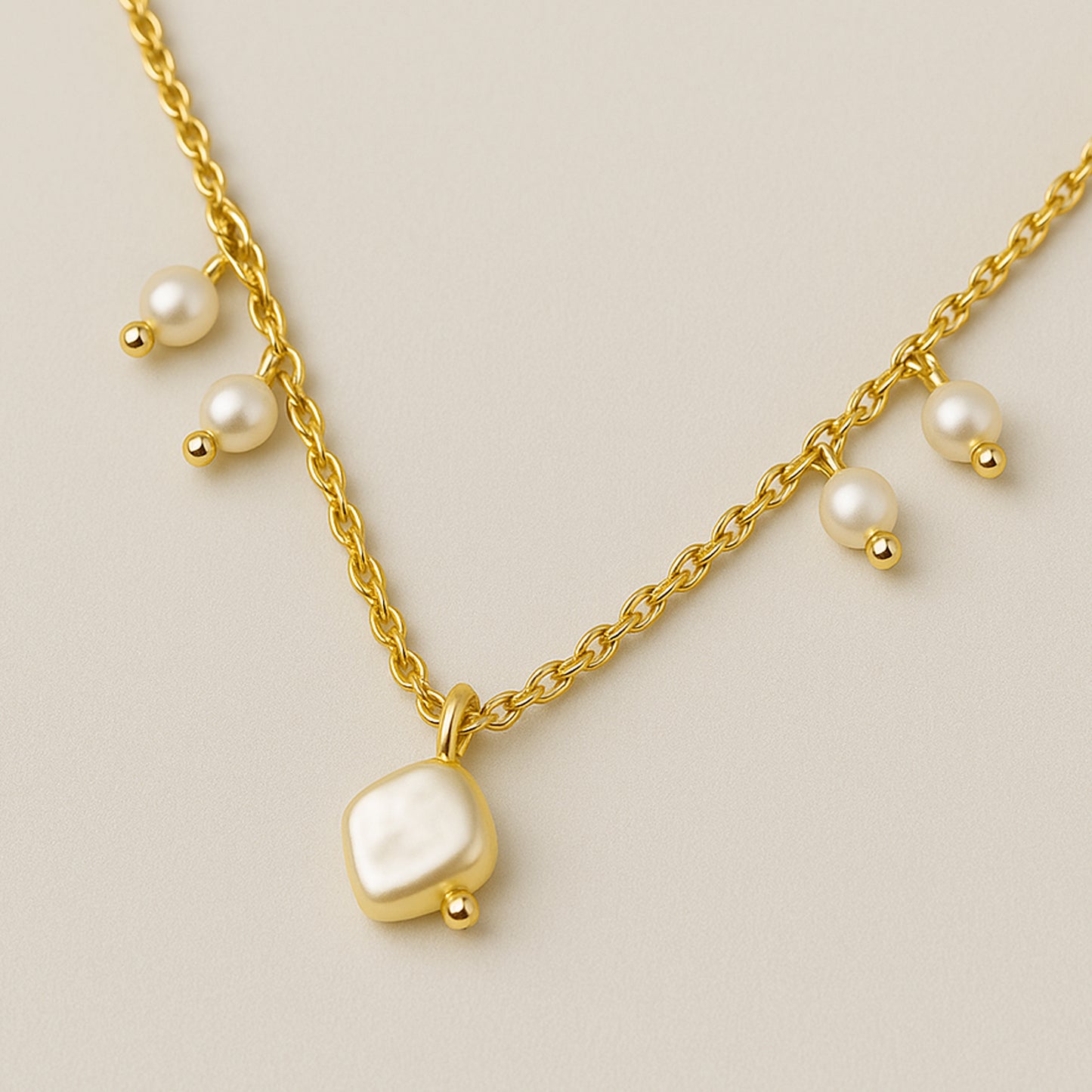 Float Pearl Necklace